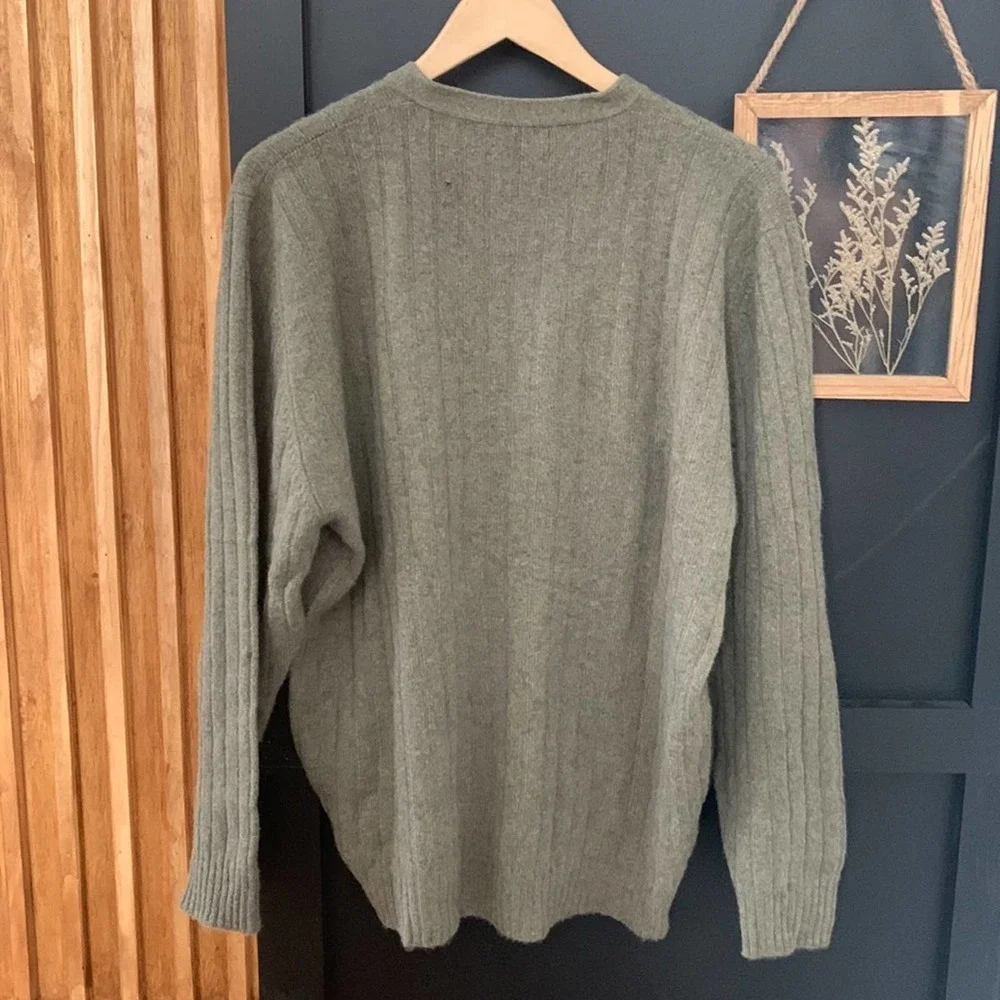 Bullock‎ and Jones 100% cashmere V neck Ribbed Pullover Sweater. L